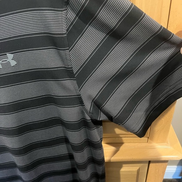 Under Armour men’s medium black/gray golf shirt - Picture 6 of 11
